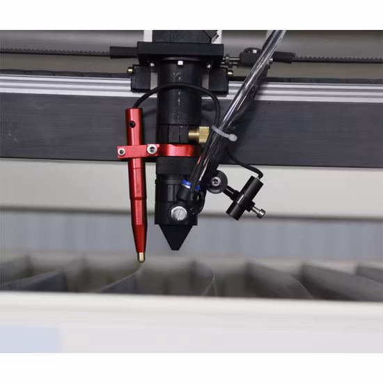 1390 Taglierina laser CO2 Macchina da taglio per incisione laser CNC per artigianato in legno Compensato acrilico Lamiera metallica e non metallica con tubo di vetro Reci e sistema Ruida